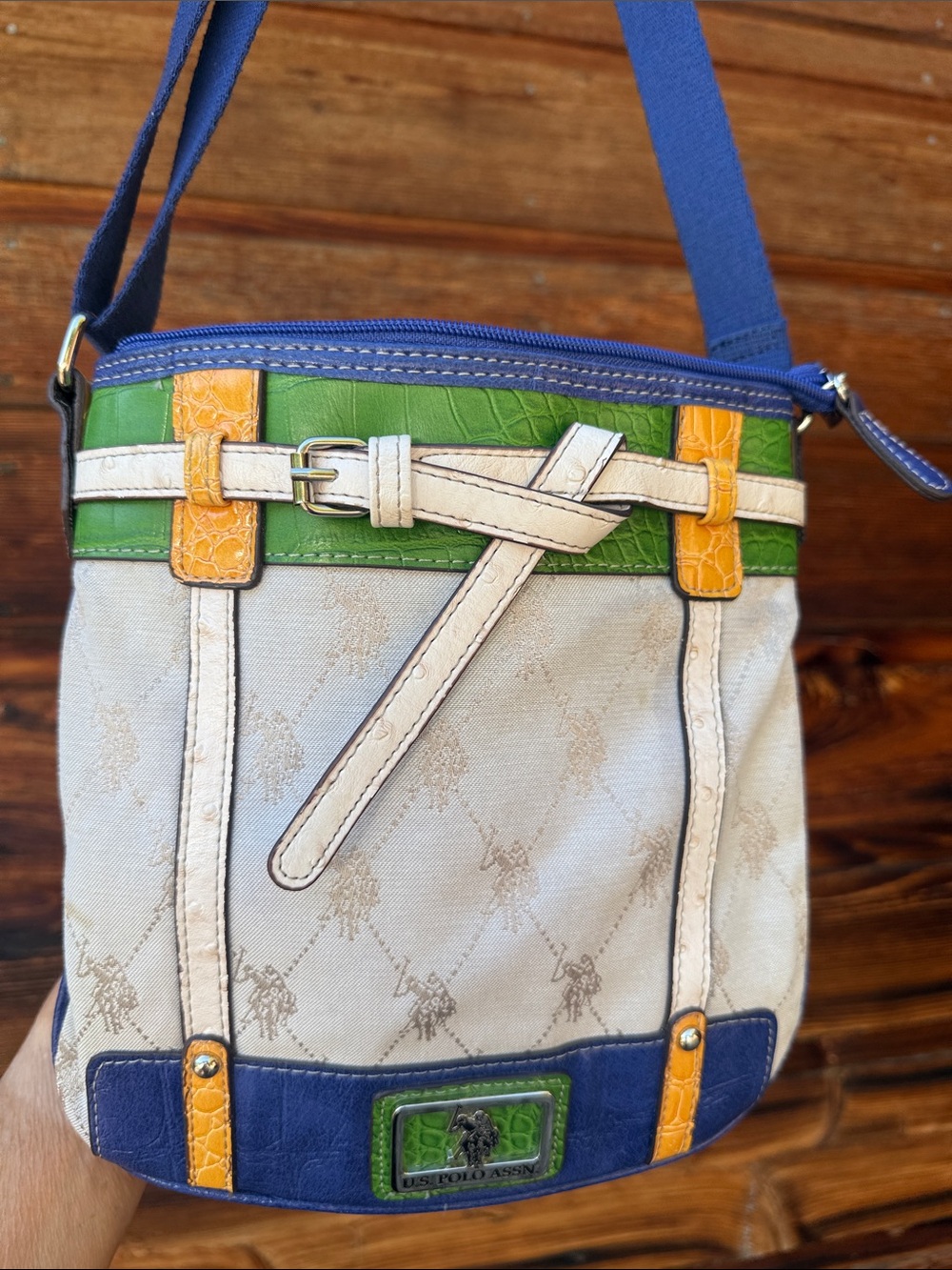U.S. Polo Assn. Crossbody Bag w/sig. jacguard horse logo. Cr/Blue Faux Leather